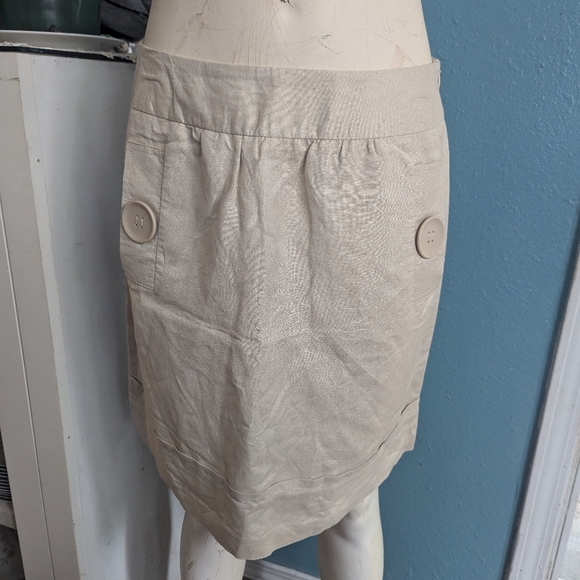 Larry LevineElegant Cream Skirt with Button Accents - Picture 5 of 8